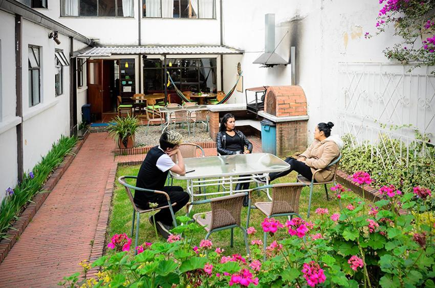 Hostal La Pinta Μπογκοτά Εξωτερικό φωτογραφία