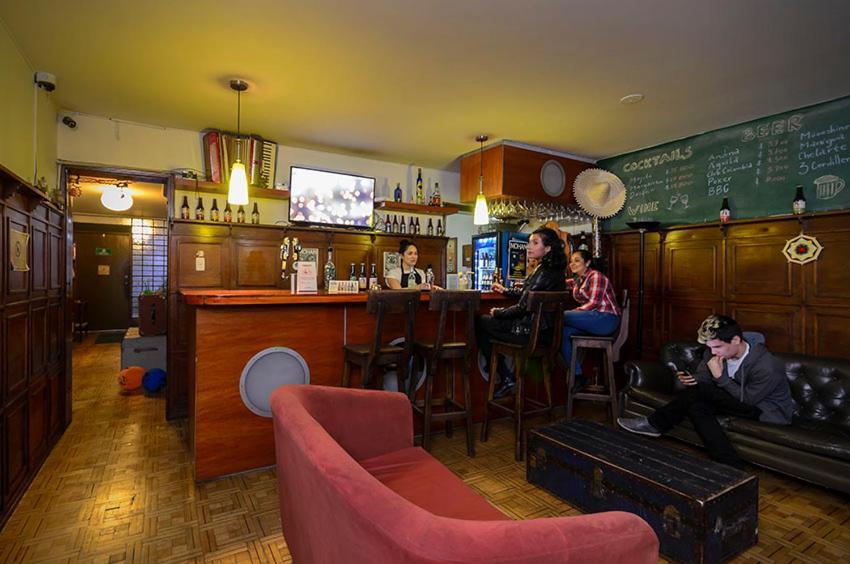 Hostal La Pinta Μπογκοτά Εξωτερικό φωτογραφία