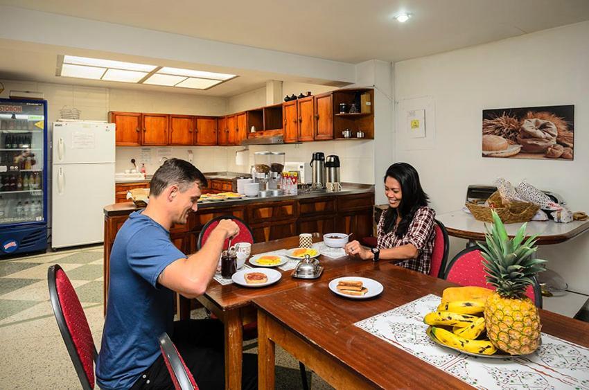 Hostal La Pinta Μπογκοτά Εξωτερικό φωτογραφία