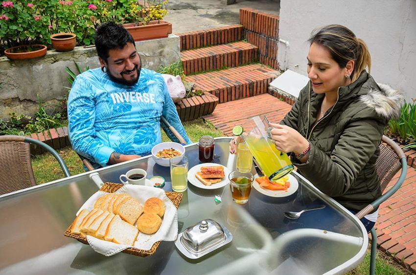Hostal La Pinta Μπογκοτά Εξωτερικό φωτογραφία
